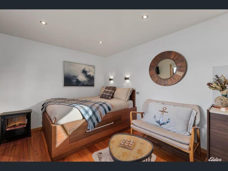 Apartamento Salt Box Hideaway Strahan Exterior foto